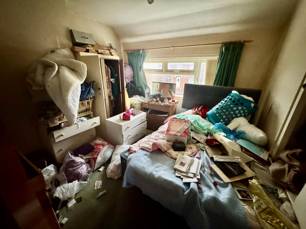 Lot: 81 - THREE-BEDROOM SEMI-DETACHED FOR IMPROVEMENT - Bedroom 1